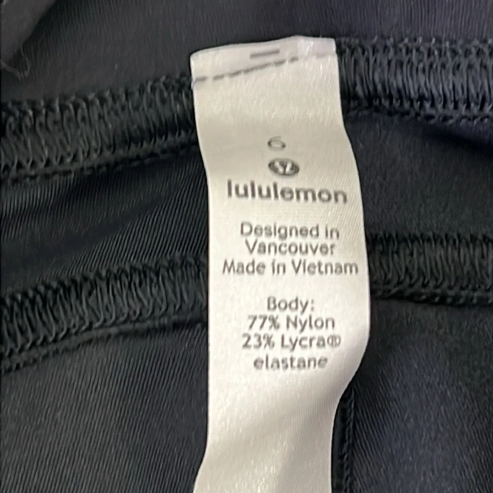 Lululemon Vented Knee High Rise Leggings Size 6